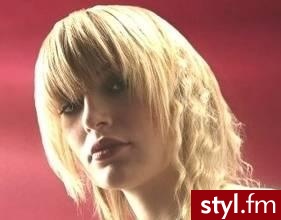 modne fryzury damskie. Fryzury - włosy średnie. modne fryzury damskie - Internetowy Katalog Fryzur IKF.com.pl, propozycje fryzur na każdą okazję np. fryzury na sylwestra - Średnie Fryzury