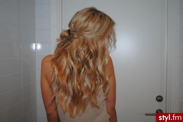 Blond Rozpuszczone Kręcone Na co dzień Długie Fryzury
