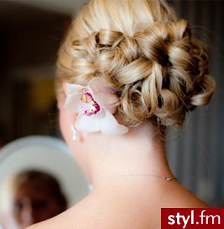 Blond Upięcie Kręcone Ślubne Średnie Fryzury