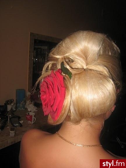 Wieczorowe Średnie Fryzury