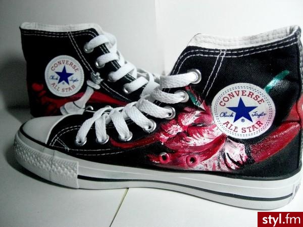 No to może butki z Edziem ??
Converse twighlight hand made xD - Pozostałe Buty Moda