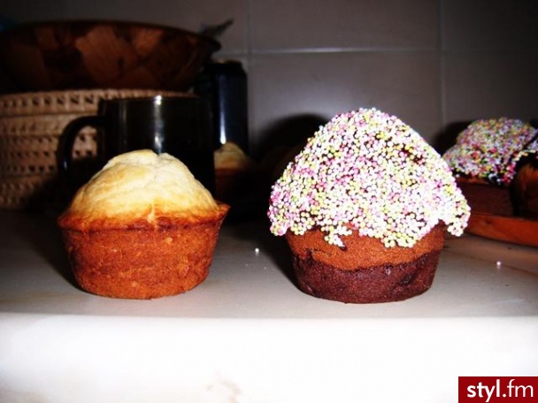 Muffiny. Dziś naszła mnie ochota na muffiny :) zrobiłam 2 rodzaje cieniowane i z niespodzianka - Misz-masz