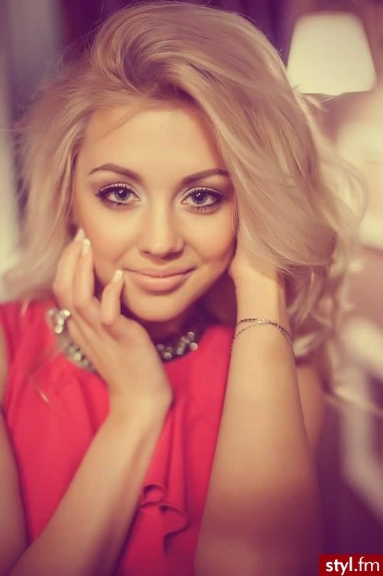 Blond Rozpuszczone Kręcone Na co dzień Średnie Fryzury