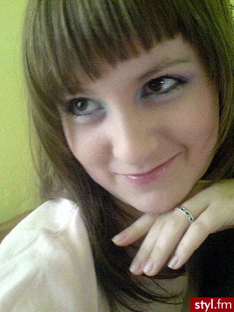 moja fryzura z grzywką :) - Średnie Fryzury