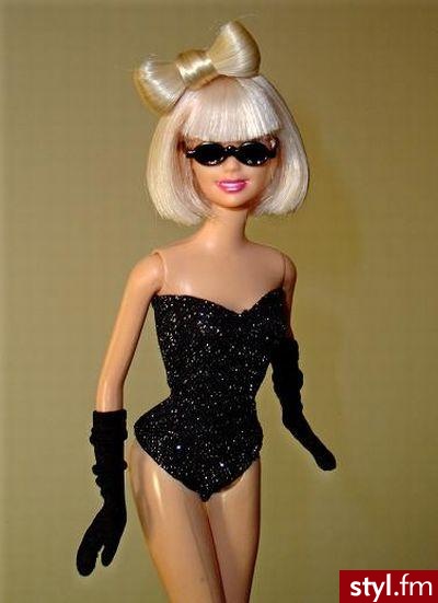 kolekcja lalek Barbie, które powstały na podobieństwo GaGi. Każda z nich jest ubrana w miniaturkę stroju, w którym mogliśmy zobaczyć piosenkarkę. - Misz-masz