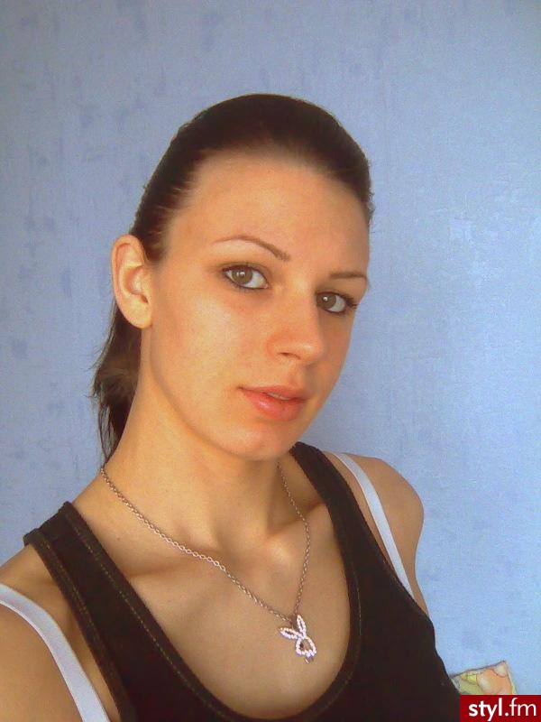 Jakość słaba, ale fryzurke widać. Troche mi nie wyszła bo jest zbyt oklapnięta :/ - Irokez damski Proste Na co dzień Średnie Fryzury