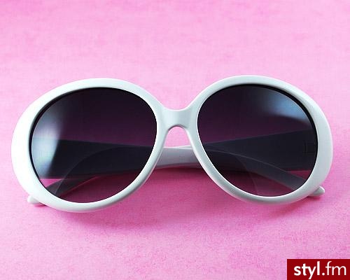 białe oprawwki. Zdjęcie dodane do bazy zdjęć Stylera - Styler