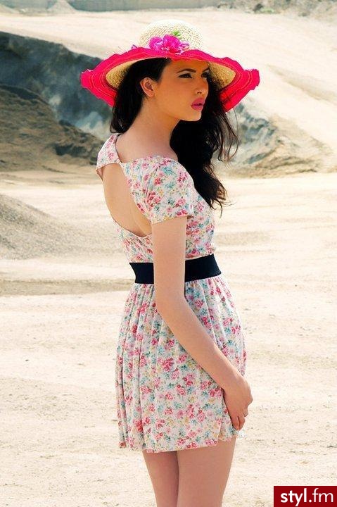 Sukienki Moda