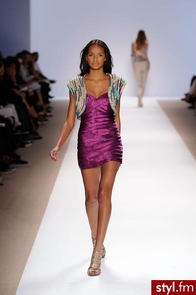 Sukienki Moda