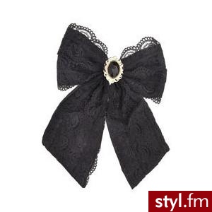 Black Lace Bow Brooch - Miss Selfridge - Polyvore. Pobrano ze strony: http://www.polyvore.com/black_lace_bow_brooch/thing?id=7199515 - Pozostałe Dodatki Moda