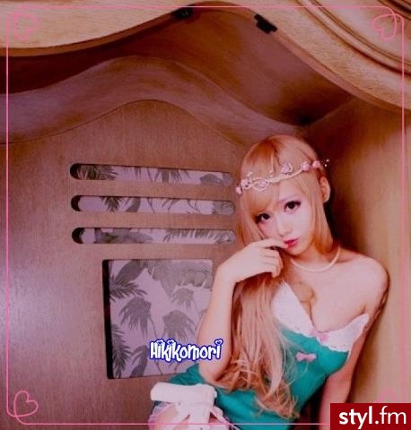 Blond Rozpuszczone Kręcone z grzywką Na co dzień Długie Fryzury