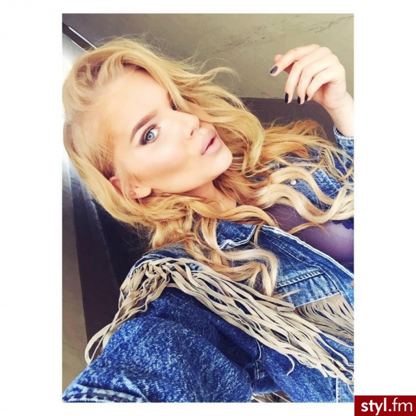 Blond Rozpuszczone Kręcone Na co dzień Średnie Fryzury