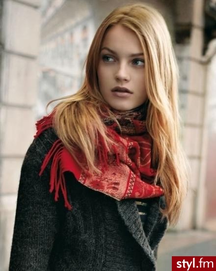 anna jagodzinska - Kręcone Na co dzień Średnie Fryzury