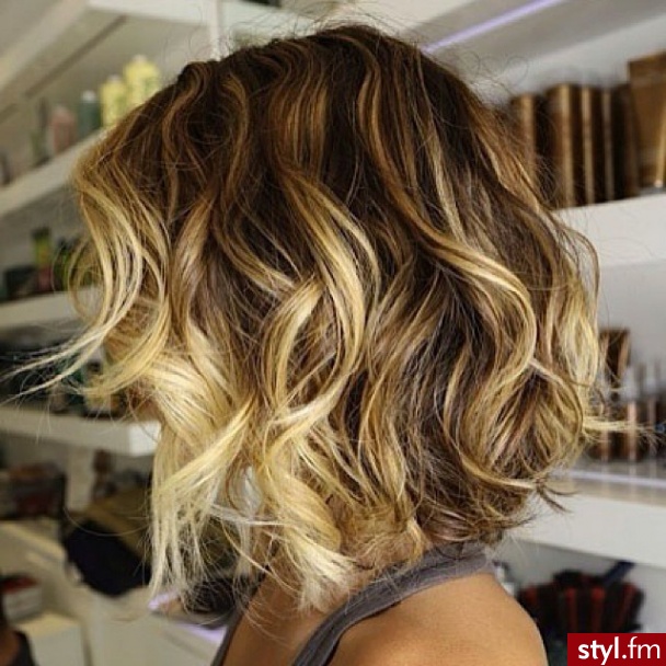 Blond Rozpuszczone Kręcone Na co dzień Średnie Fryzury