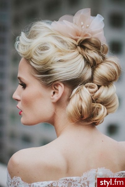 Blond Upięcie Kręcone Ślubne Długie Fryzury
