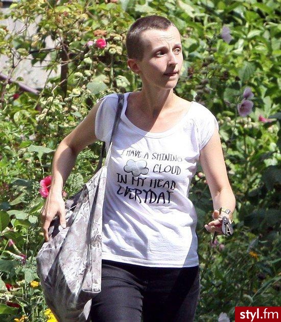 Żona Łapickiego w ściętych włosach... - Krótkie Fryzury