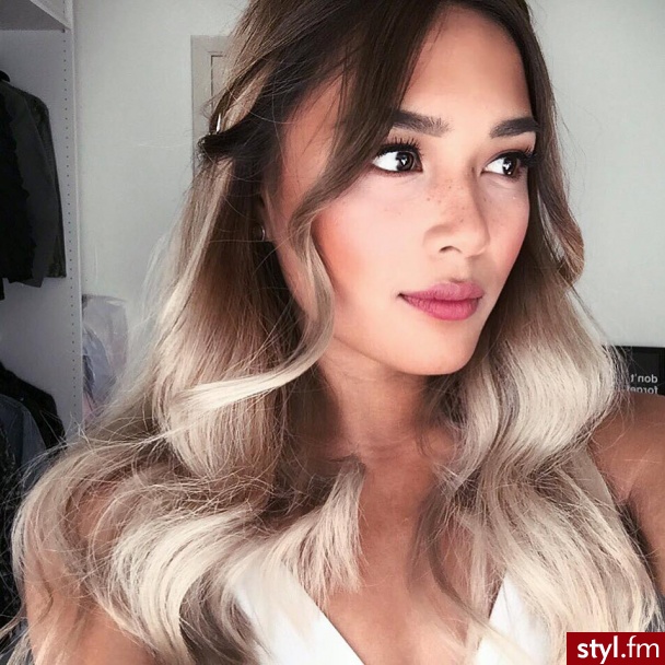 Blond Rozpuszczone Kręcone Na co dzień Długie Fryzury