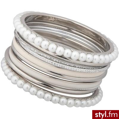 Pearl Bangle Stack - Oasis - Polyvore. Pobrano ze strony: http://www.polyvore.com/pearl_bangle_stack/thing?id=11676523 - Pozostałe Dodatki Moda