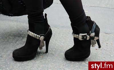 Jeżeli zdjęcie znajduje się już w galerii poproszę o link - Pozostałe Buty Moda