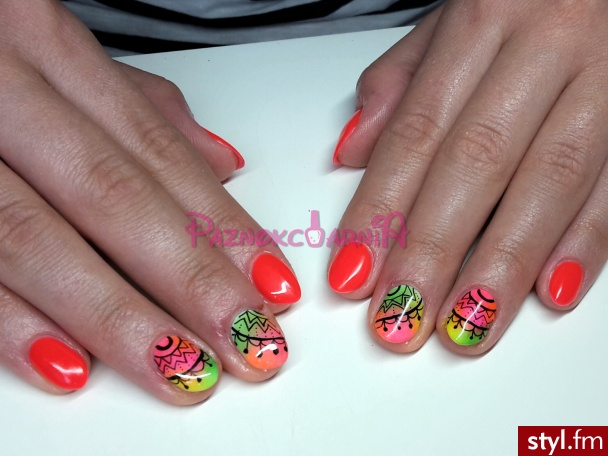 Manicure hybrydowy - Migdałki Malowane farbkami Naturalne Paznokcie
