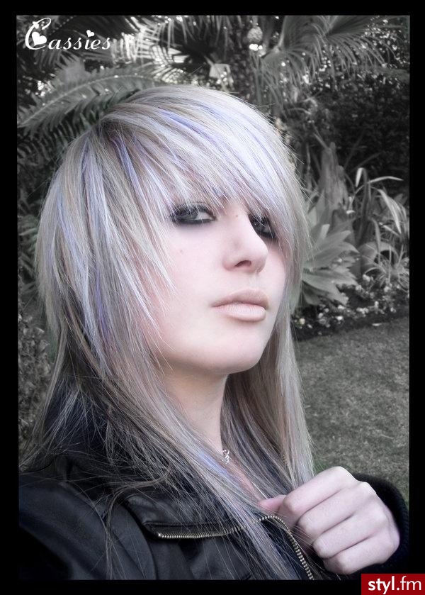 Purple hair. Jeśli zdjęcie znajduję się już w galerii, podaj link. - Średnie Fryzury