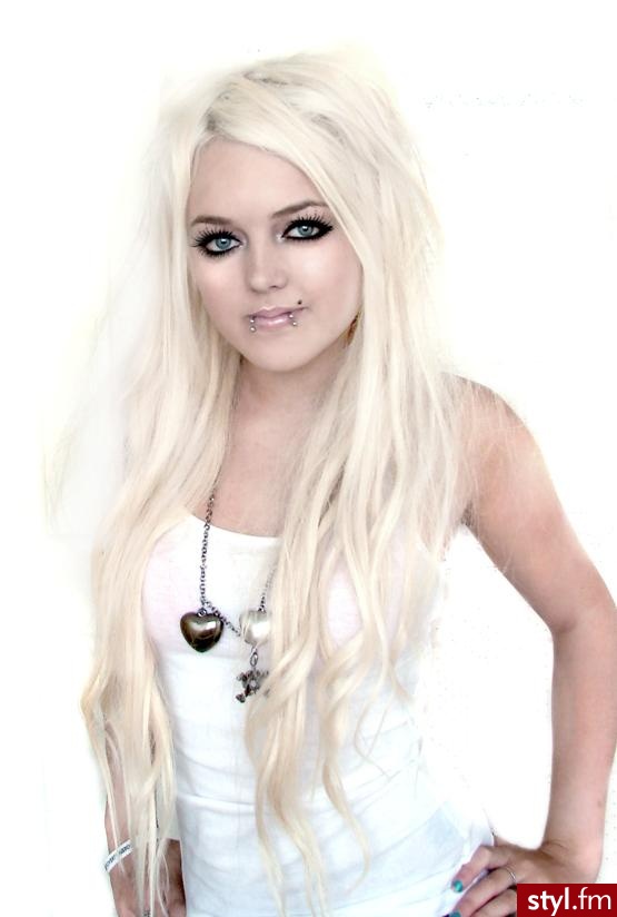 Lily. <3. <3 - Długie Fryzury