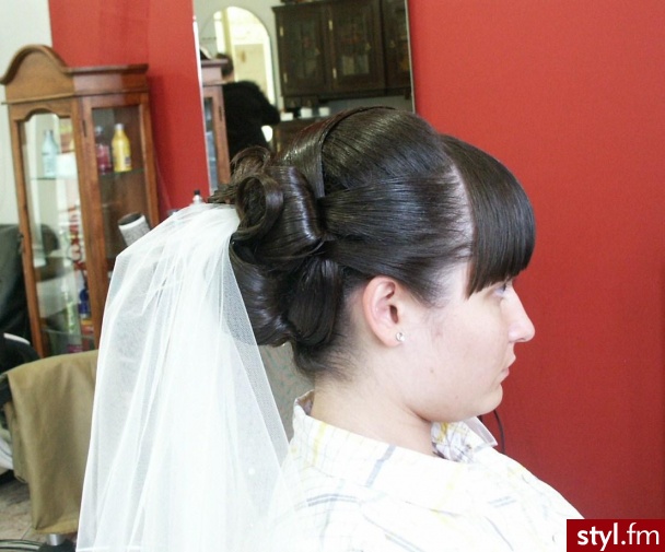 Białystok Salon Fryzjerski La Donna - Ślubne Średnie Fryzury
