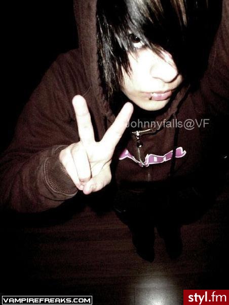 . - EMO Alternatywne Średnie Fryzury
