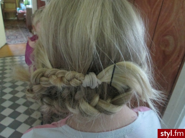 Blond Warkocze Proste Wieczorowe Średnie Fryzury