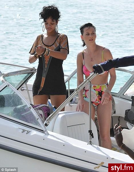 Rihanna & Katee Pery - Moda uliczna Inne Moda