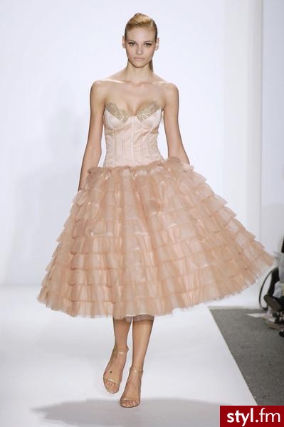 Sukienki Moda