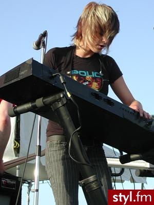 Shiny Toy Guns - Średnie Fryzury