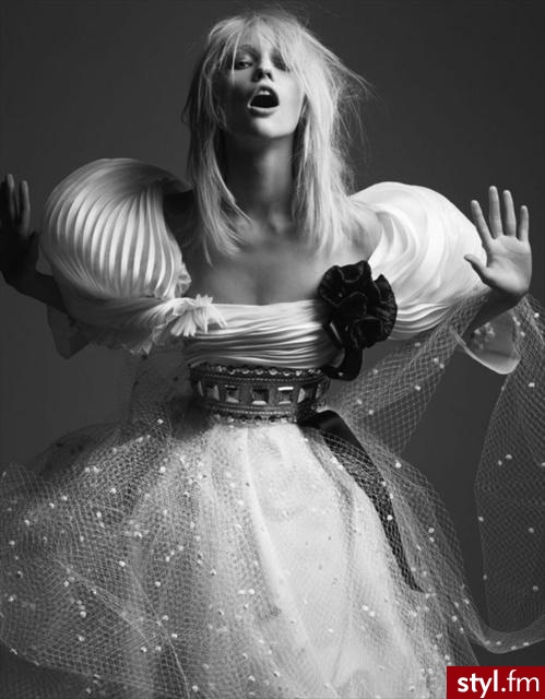 Sasha Pivovarova. A sukienkę ma po prostu nieziemską. ^^ - Pozostałe Ciuchy Moda