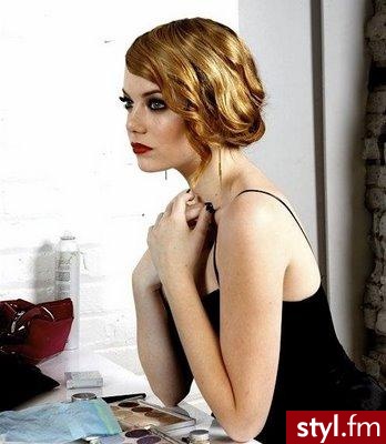 Emma Stone. Zdjęcie dodane do bazy zdjęć Stylera - Wieczorowe Średnie Fryzury