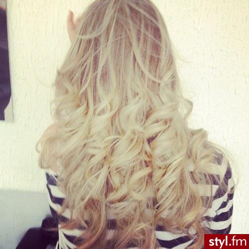 Blond Rozpuszczone Kręcone Na co dzień Długie Fryzury
