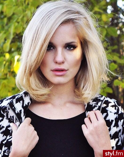 Blond Rozpuszczone Proste Na co dzień Średnie Fryzury