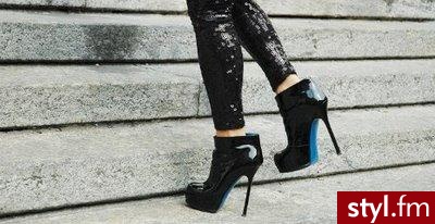 Jeżeli zdjęcie znajduje się już w galerii poproszę o link. Zdjęcie nie jest moje więc tym samym nie posiadam innych fotek. Dzięki ;) - Pozostałe Buty Moda