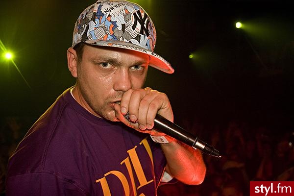 < 3 - Nakrycia głowy Dodatki Moda