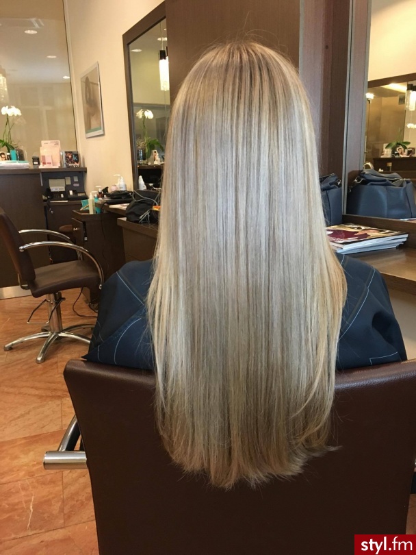 Koloryzacja wykonana przez Urszulę - Blond Rozpuszczone Proste Na co dzień Długie Fryzury