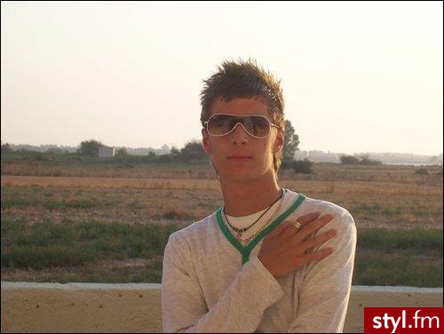 Tom <33 - Średnie Męskie Fryzury