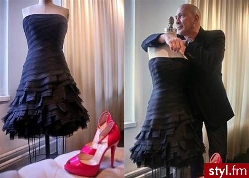 Fashion designer Carmen Marc Valvo  he designed for the Barbie fashion show Friday Feb. 6, 2009, in New York. The shoes is by Christian Louboutin in Barbie Pantone 219 Pink. - Pozostałe Ciuchy Moda