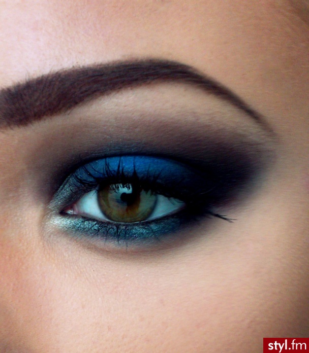 blue smoky eyes - Wieczorowe Makijaże