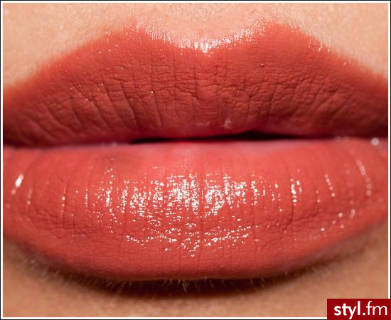CoverGirl Smolder Lip Perfection Lipcolor - Dzienne Makijaże