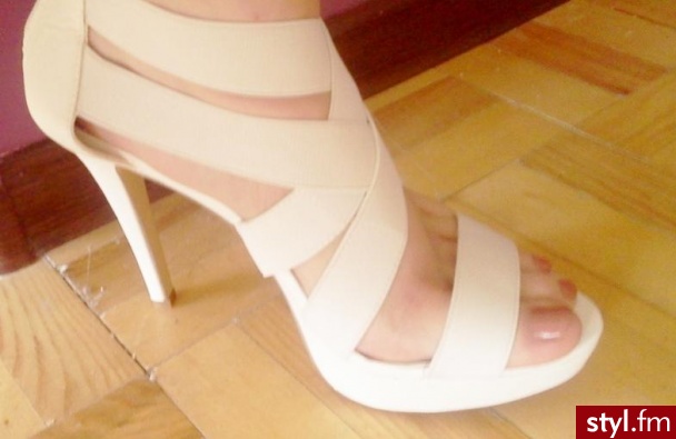 allegro.pl/piekne-buty-sandaly-biale-okazja-lato-platforma-i2403901646.html - Sandały Buty Moda
