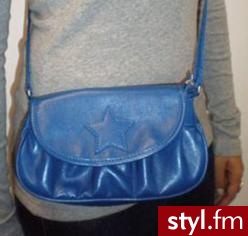 dostępna też  w innych kolorach (ciemna zieleń, żółć, czerwień.. o ile dobrze pamiętam) - Pozostałe Torebki Moda