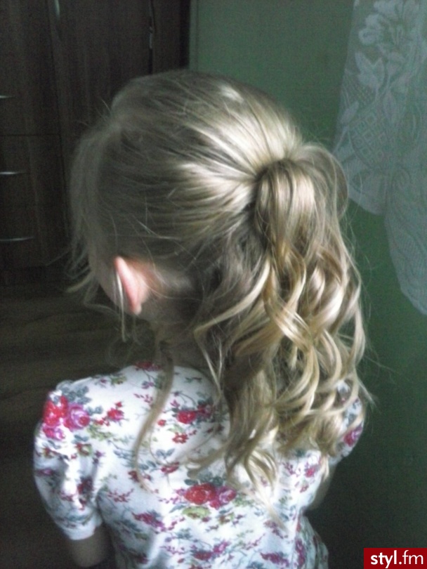 Blond Upięcie Kręcone Wieczorowe Średnie Fryzury