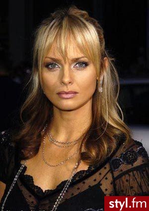Izabella Scorupco - Średnie Fryzury