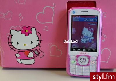 *telefon posiada:
      Europejski zasilacz 
    *
      karte pamieci 1024 MB (1 GB)
    *
      dziala we wszystkich sieciach GSM
    *
      Sluchawki
    *
      rysik
    *
      2 baterie
    *
      ochraniacz
    *
      kabel USB - Gadżety Inne Moda