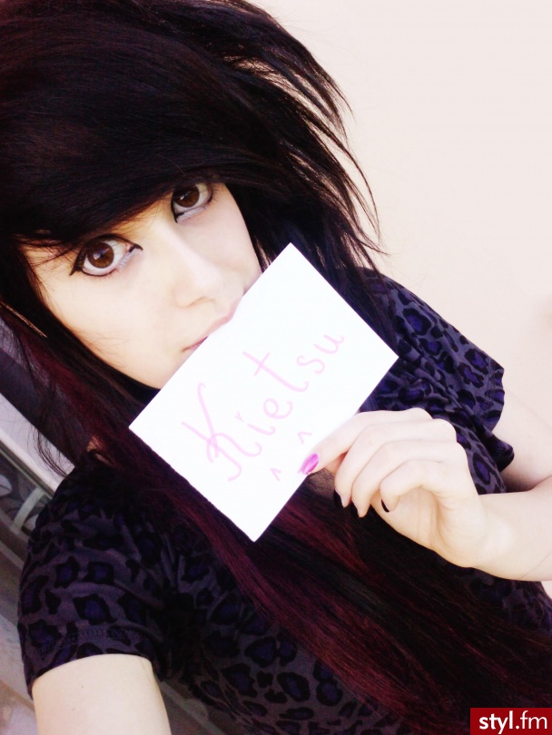Iyuuu-chan *molesthugkissmolest*. Kochanie moje wiem, że się nie obrazisz <33 - Średnie Fryzury
