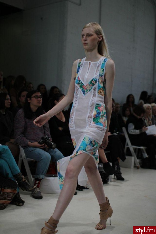 Sukienki Moda